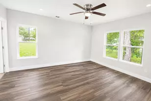 904 E Austin St, Luling, TX 78648 - Photo 5