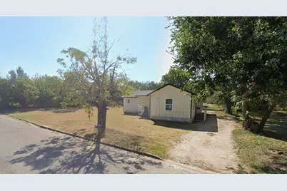 904 E Austin Street, Luling, TX 78648 - Photo 11