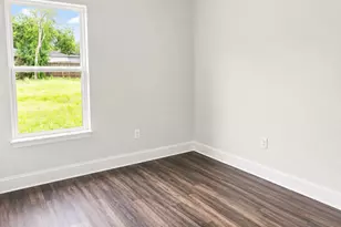 904 E Austin St, Luling, TX 78648 - Photo 7