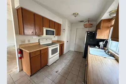 5609 Porsche Lane, Austin, TX 78749 - Photo 9