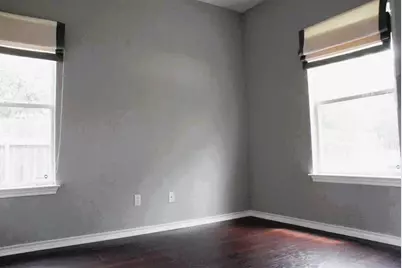 1704 S College Street, Georgetown, TX 78626 - Photo 5