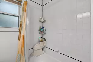 200 E Skyview Rd, Austin, TX 78752 - Photo 19
