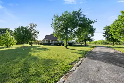 3060 Fm 1704, Elgin, TX 78621 - Photo 3