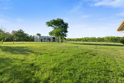 3060 Fm 1704, Elgin, TX 78621 - Photo 31