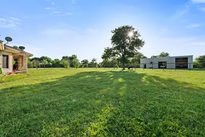 3060 Fm 1704, Elgin, TX 78621 - Photo 31