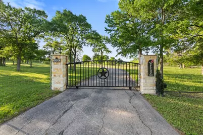 3060 Fm 1704, Elgin, TX 78621 - Photo 3
