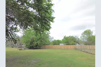 303 E Wolf Street, Granger, TX 76530 - Photo 9