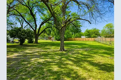 303 E Wolf Street, Granger, TX 76530 - Photo 3