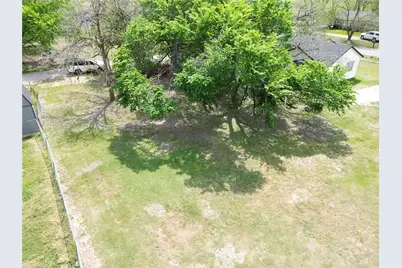 303 E Wolf Street, Granger, TX 76530 - Photo 5