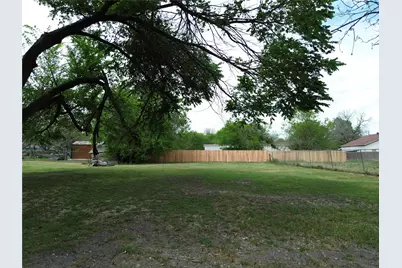 303 E Wolf Street, Granger, TX 76530 - Photo 5