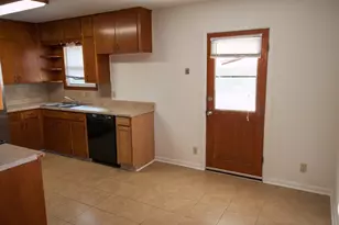 8406 Burrell Dr, Austin, TX 78757 - Photo 5