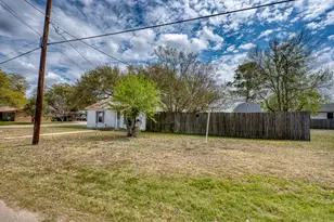 609 Dickson St, Lexington, TX 78947 - Photo 21