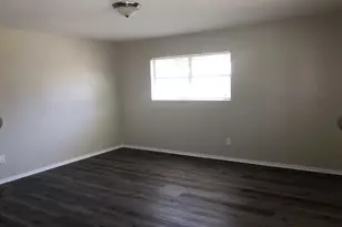 718 Hogan Dr, Rockdale, TX 76567 - Photo 5