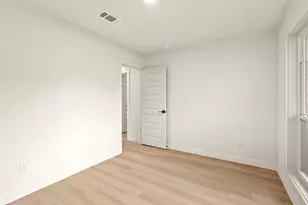 2107 Cindy Ln, Austin, TX 78727 - Photo 27