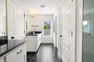 1182 Ridgeway Dr, Austin, TX 78702 - Photo 19