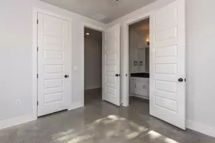 1182 Ridgeway Dr, Austin, TX 78702 - Photo 15