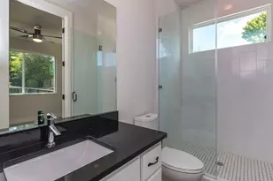 1182 Ridgeway Dr, Austin, TX 78702 - Photo 23