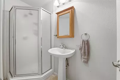 714 Louisiana Avenue, Shiner, TX 77984 - Photo 29