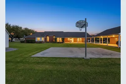 714 Louisiana Avenue, Shiner, TX 77984 - Photo 5