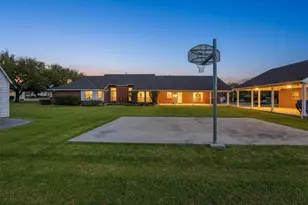 714 Louisiana Ave, Shiner, TX 77984 - Photo 5