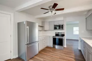 809 N West St, Burnet, TX 78611 - Photo 17