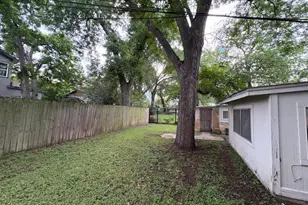 1101 Holly St, Austin, TX 78702 - Photo 21