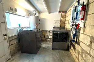 1101 Holly St, Austin, TX 78702 - Photo 9