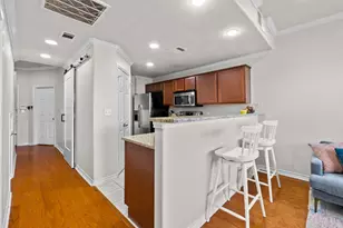 305 E 31st St, Austin, TX 78705 - Photo 3