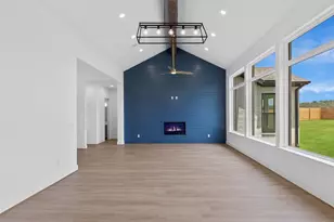 259 Hydrangea Dr, Smithville, TX 78957 - Photo 9