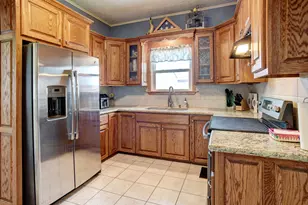 338 W Crockett St, La Grange, TX 78945 - Photo 5