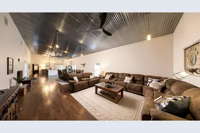 6417 County Road 240, Waelder, TX 78959 - Photo 17
