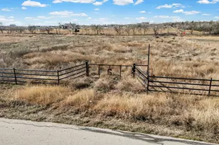 255 Bianca Cir, Del Valle, TX 78617 - Photo 5