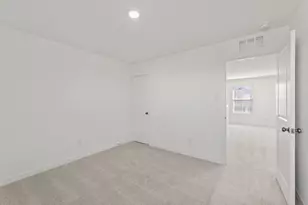 401 The Duke Dr, Jarrell, TX 76537 - Photo 21