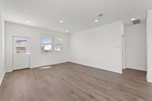 401 The Duke Dr, Jarrell, TX 76537 - Photo 9