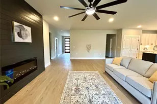 104 Waimanalo Ln, Bastrop, TX 78602 - Photo 5