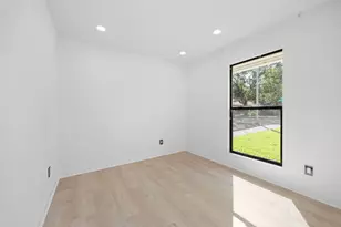 5261 Meadow Creek Dr, Austin, TX 78745 - Photo 19