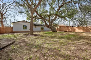 2300 Fair Oaks Dr, Austin, TX 78745 - Photo 23