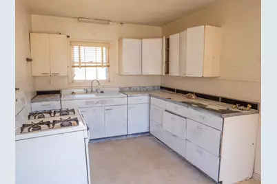 710 E Austin Avenue, Round Rock, TX 78664 - Photo 15