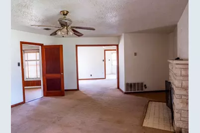 710 E Austin Avenue, Round Rock, TX 78664 - Photo 3