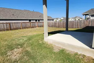 605 Los Olives Ln, Liberty Hill, TX 78642 - Photo 3