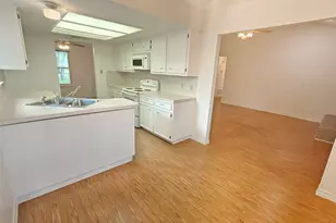 306 Lakeway Dr, Georgetown, TX 78628 - Photo 9