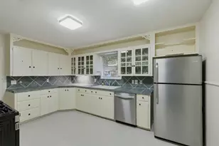 208 N Cedar St, Buda, TX 78610 - Photo 5