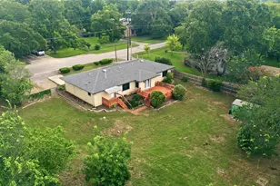 208 N Cedar St, Buda, TX 78610 - Photo 15
