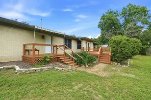 208 N Cedar St, Buda, TX 78610 - Photo 15