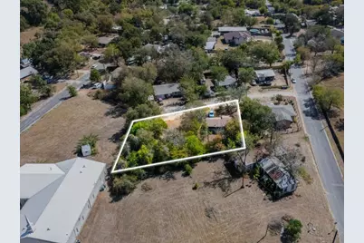 102 Masonic Drive, Elgin, TX 78621 - Photo 9