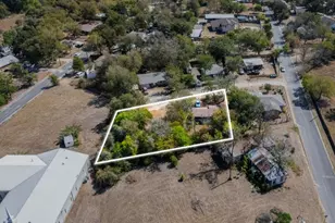 102 Masonic Dr, Elgin, TX 78621 - Photo 9