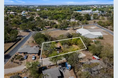 102 Masonic Drive, Elgin, TX 78621 - Photo 5