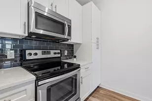 1900 Barton Springs Rd, Austin, TX 78704 - Photo 9