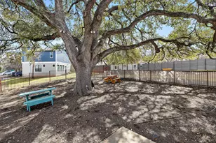 1913 Teagle Dr, Austin, TX 78741 - Photo 31