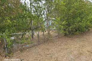 901 W 5th St, Taylor, TX 76574 - Photo 3